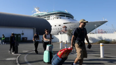 İsrail – Güney Kıbrıs rotalı Amerikalı yolcuların olduğu gemi limana yanaştı