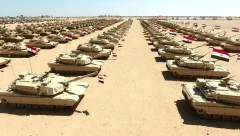 Mısır ordusu dördüncü zırhlı tümeni ile gövde gösterisi yaptı