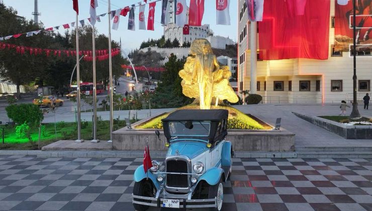 Atatürk’ün kullandığı araba ziyarete açıldı