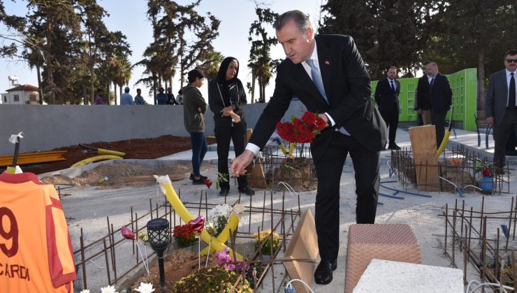 Türkiye Gençlik ve Spor Bakanı Şampiyon Melekler’in mezarlarını ziyaret etti