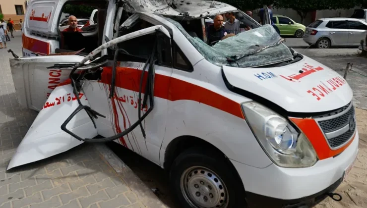 İsrail, Gazze’de ambulans konvoyunu vurdu