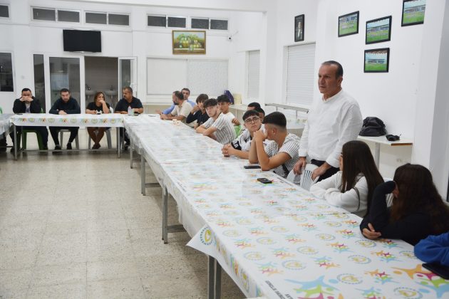 Ataoğlu, Lapta Gençlik Kampı’nda gençlerle bir araya geldi