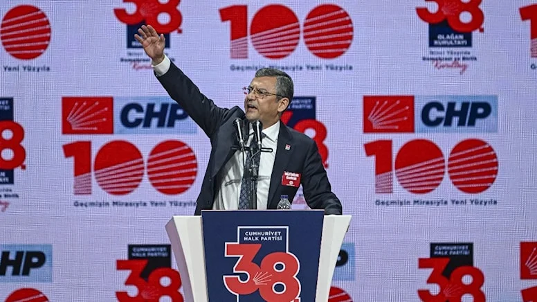 CHP’nin yeni Genel Başkanı Özgür Özel oldu!