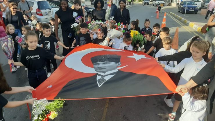 Girne’de 10 Kasım töreni… Atatürk Anıtı önünde tören düzenlendi