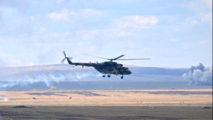 Özbekistan’da eğitim uçuşu yapan Mi-8 askeri helikopteri düştü