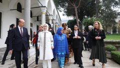Sibel Tatar ve Zerrin Üstel, Emine Erdoğan eşliğinde Topkapı Sarayını gezdi