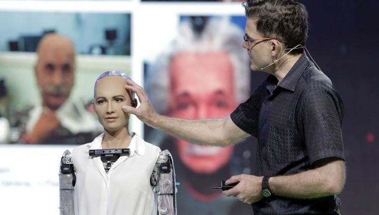 Sophia: İnsansı robotun şaşırtıcı özellikleri ve başarıları
