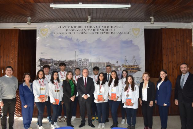 Turizm Bakanı Ataoğlu gastronomi yarışmasında ödül kazanan öğrencileri kabul etti