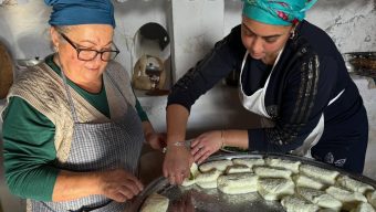 KKTC’ye gelen turistlerin yeni gözdesi: Geleneksel hellim yapımı