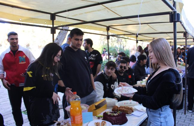 DAÜ Yabancı Diller ve İngilizce Hazırlık Okulu, Şampiyon Melekler için kermes düzenledi