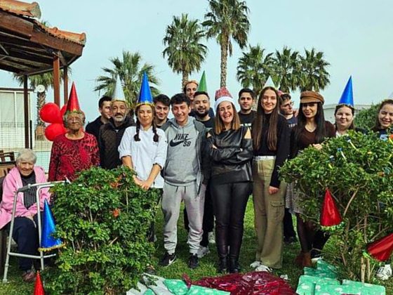 GAÜ öğrencileri Lapta Huzurevi’ni ziyaret etti