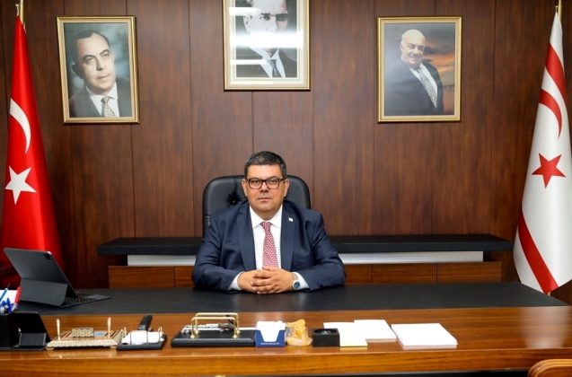 Maliye Bakanı Berova, Dr. Fazıl Küçük’ü andı