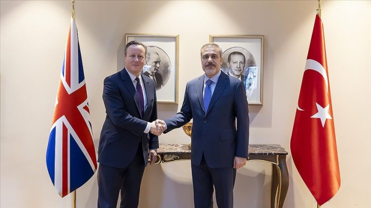 Türkiye Dışişleri Bakanı Fidan, İngiliz mevkidaşı Cameron ile İstanbul’da görüştü