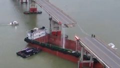 Çin’de kargo gemisinin çarptığı köprü çöktü: En az 2 ölü