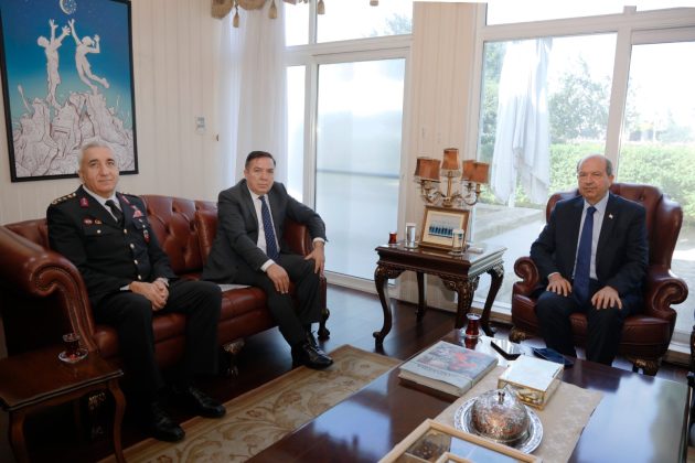 Cumhurbaşkanı Ersin Tatar’a  “Asrın Felaketinde Jandarma” isimli kitap takdim edildi