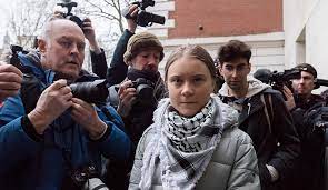 İklim aktivisti Greta Thunberg, Londra’da görülen “kamu düzenini bozma” davasında beraat etti