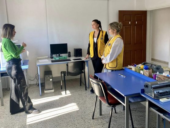 Mağusa Ravelin Lions’dan Görmezler Derneği’ne eğitim malzemesi