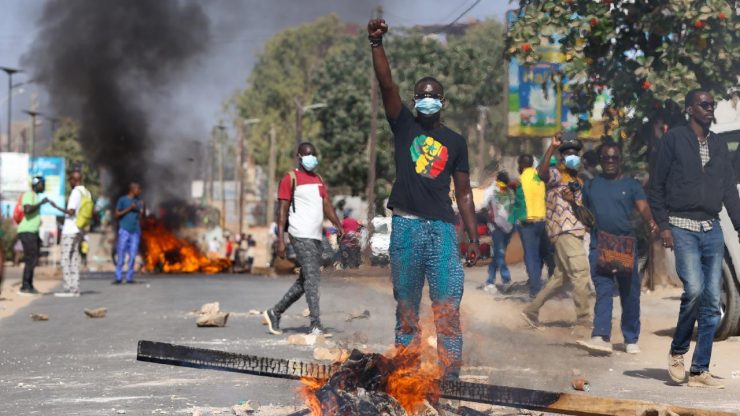 Senegal’de cumhurbaşkanı seçiminin ertelenmesi nedeniyle düzenlenen gösterilerde 1 kişi öldü