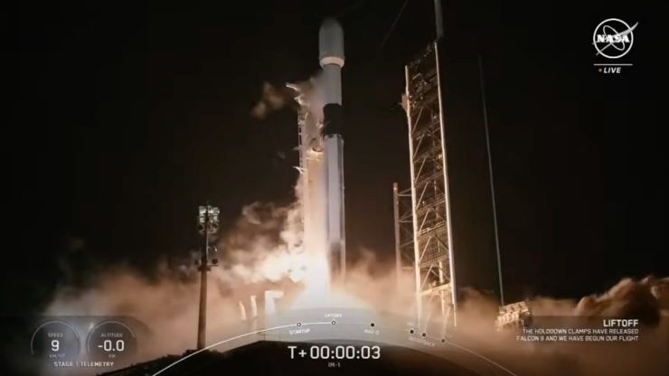 SpaceX, Ay’a iniş için gönderilen “Odysseus” aracını fırlattı