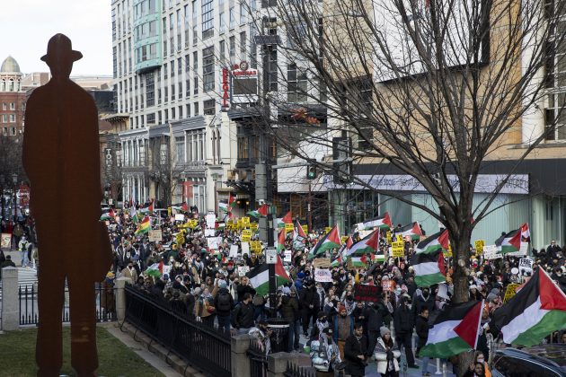 Washington’da binlerce kişi dondurucu soğuğa rağmen Gazze için yürüdü