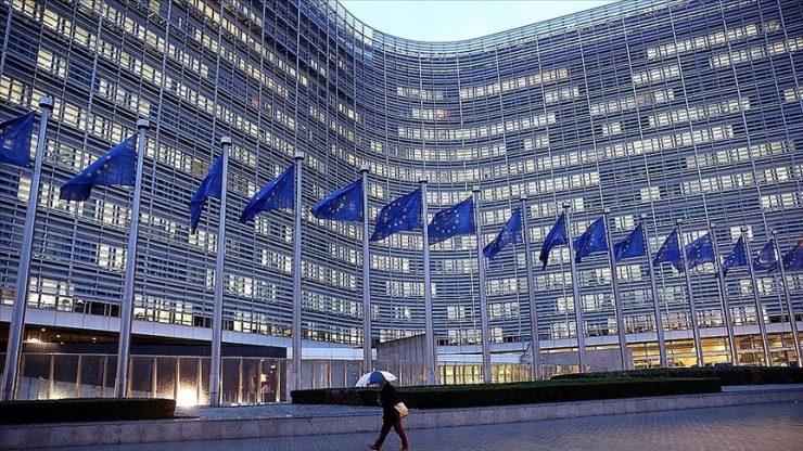 AB Komisyonu, Bosna Hersek ile katılım müzakerelerinin başlamasını tavsiye etti