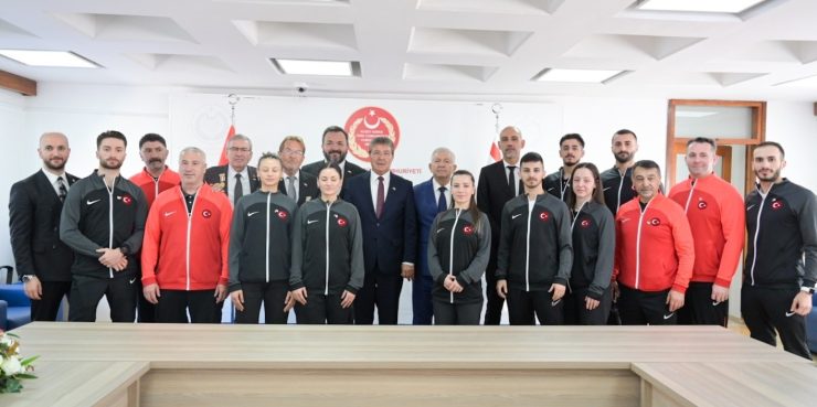 Başbakanı Üstel: “Bize uygulanan izolasyonları Türkiye üzerinden bertaraf ediyoruz”