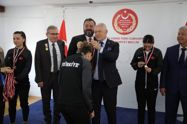 Cumhuriyet Meclisi Başkanı Töre Türkiye Karate Federasyonu heyetini kabul etti