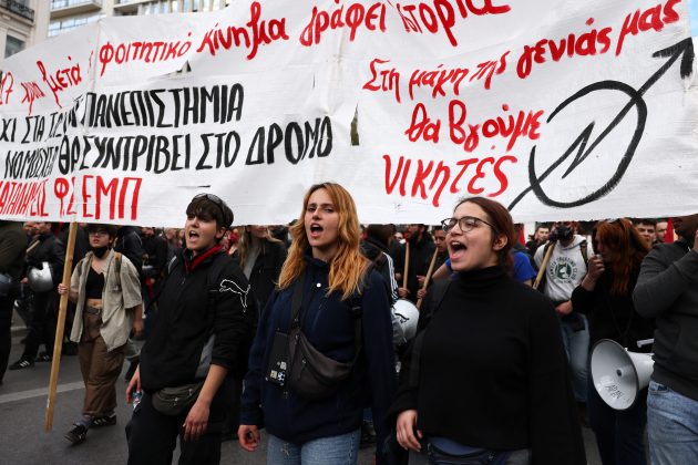 Yunanistan’da özel üniversitelerin açılması planına karşı düzenlenen eylemde 8 kişi yaralandı