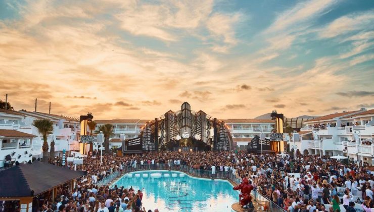 Parti cenneti İbiza’da yerli halk evsiz kalmaya başladı