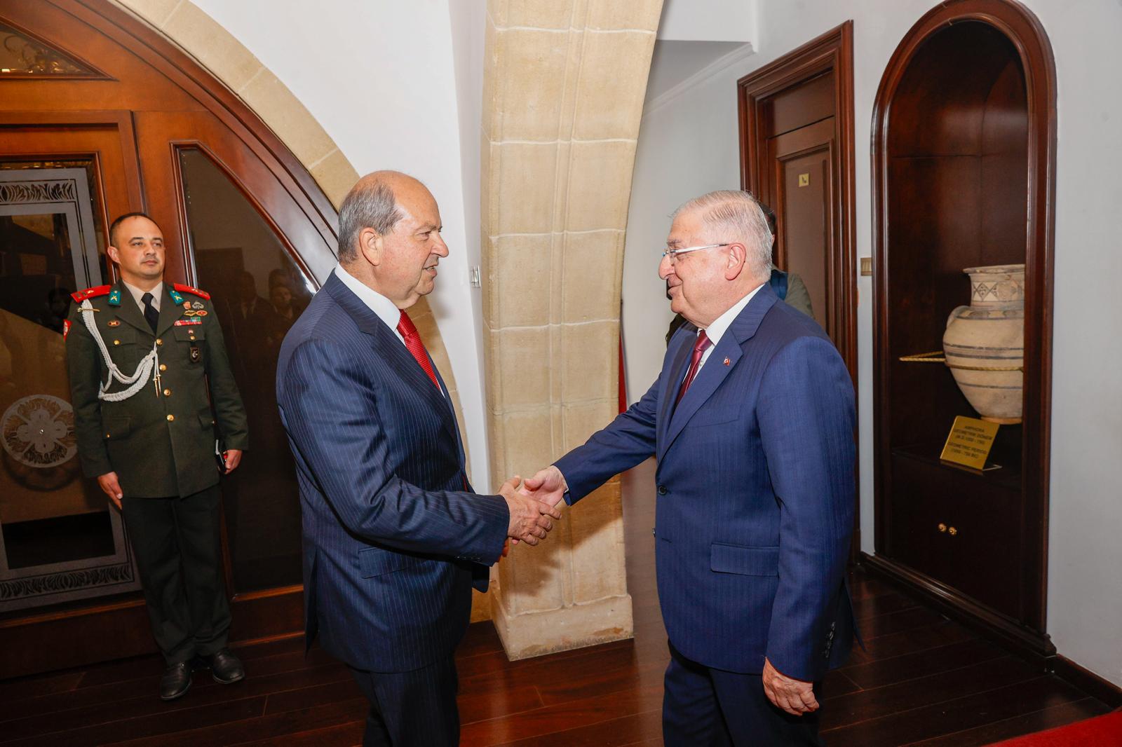 Cumhurbaşkanı Tatar, Türkiye Savunma Bakanı Güler’i kabul etti