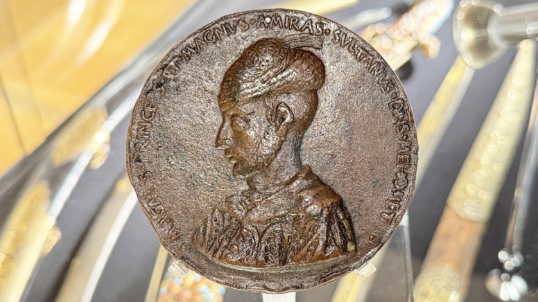 Fatih’in “tılsımlı madalyonu” 1,4 milyon sterline satıldı