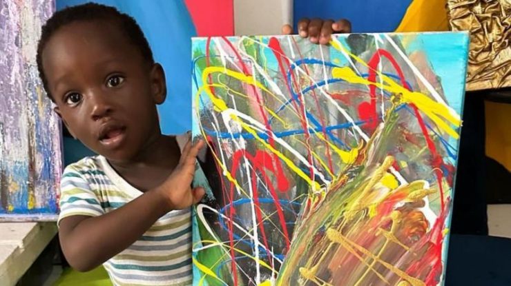 Gana’da 17 aylıkken resim yapan Liam, dünyanın “en genç erkek sanatçısı” oldu