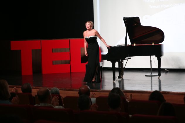 Piyanist Rüya Taner Hatay’da piyano dinletisi sundu