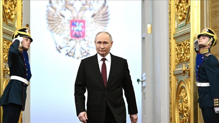Rusya’da hükümet, Putin’in göreve resmen başlamasının ardından istifa etti