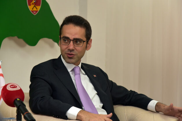 Büyükelçi Serim: Şampiyon meleklerimizin ailelerinin yanındayız