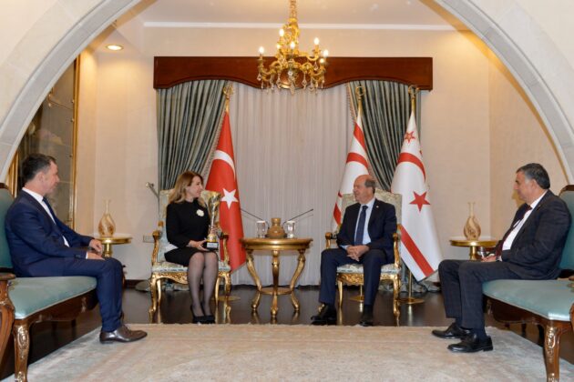 Cumhurbaşkanı Ersin Tatar, Kıbrıslı Türk sanatçı Bahar Gökhan’ı kabul etti