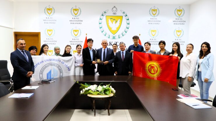 Milli Eğitim Bakanı Çavuşoğlu, Kırgızistanlı öğrencileri kabul etti